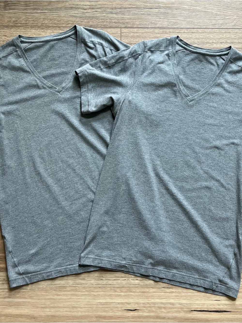 Mack Weldon Men's Medium Short Sleeve V-Neck T-Shirt Set - Gray